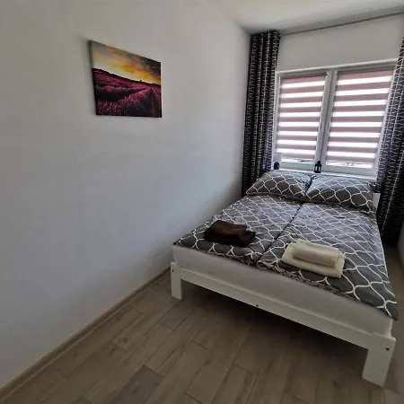 Apartment Br *